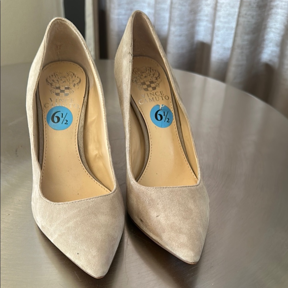 Vince Camuto Women's Cream Pumps